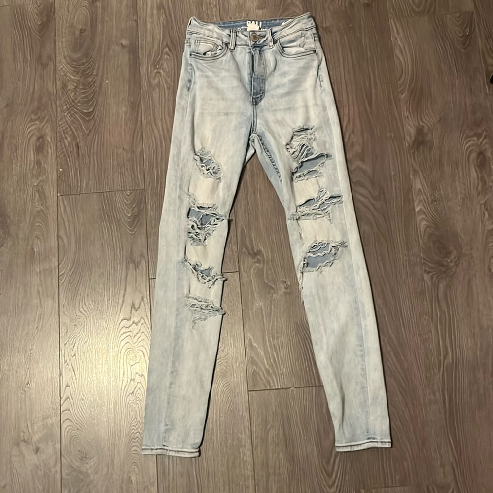 ☀️Ultra High rise Cali Skinny Distressed